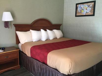 Falls Inn Newton Falls Экстерьер фото