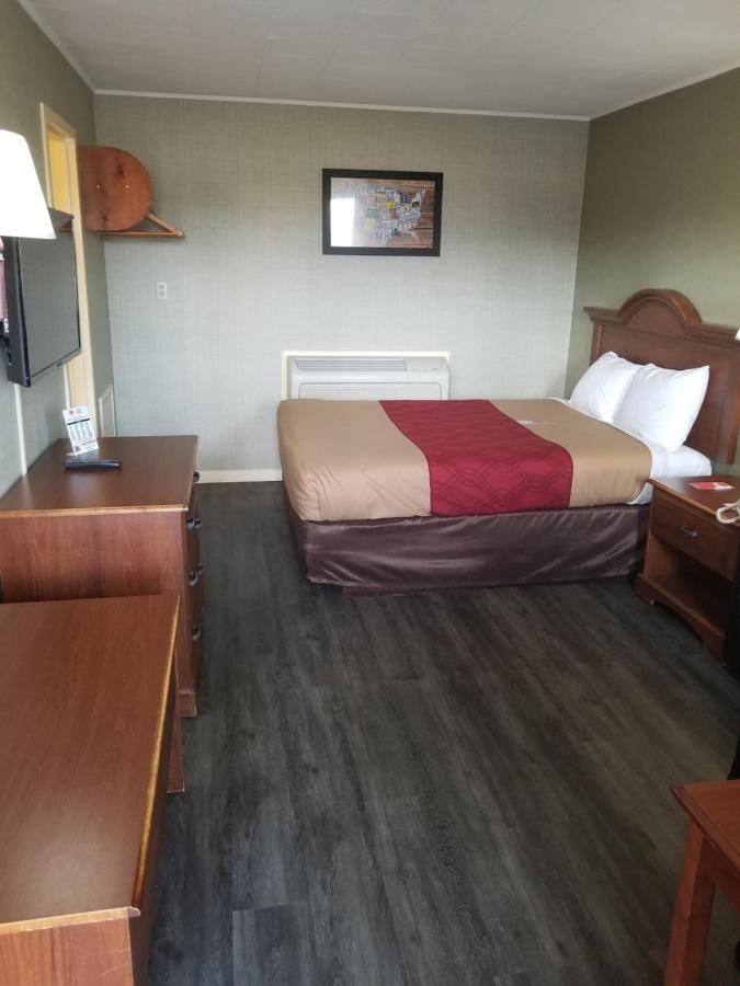 Falls Inn Newton Falls Экстерьер фото