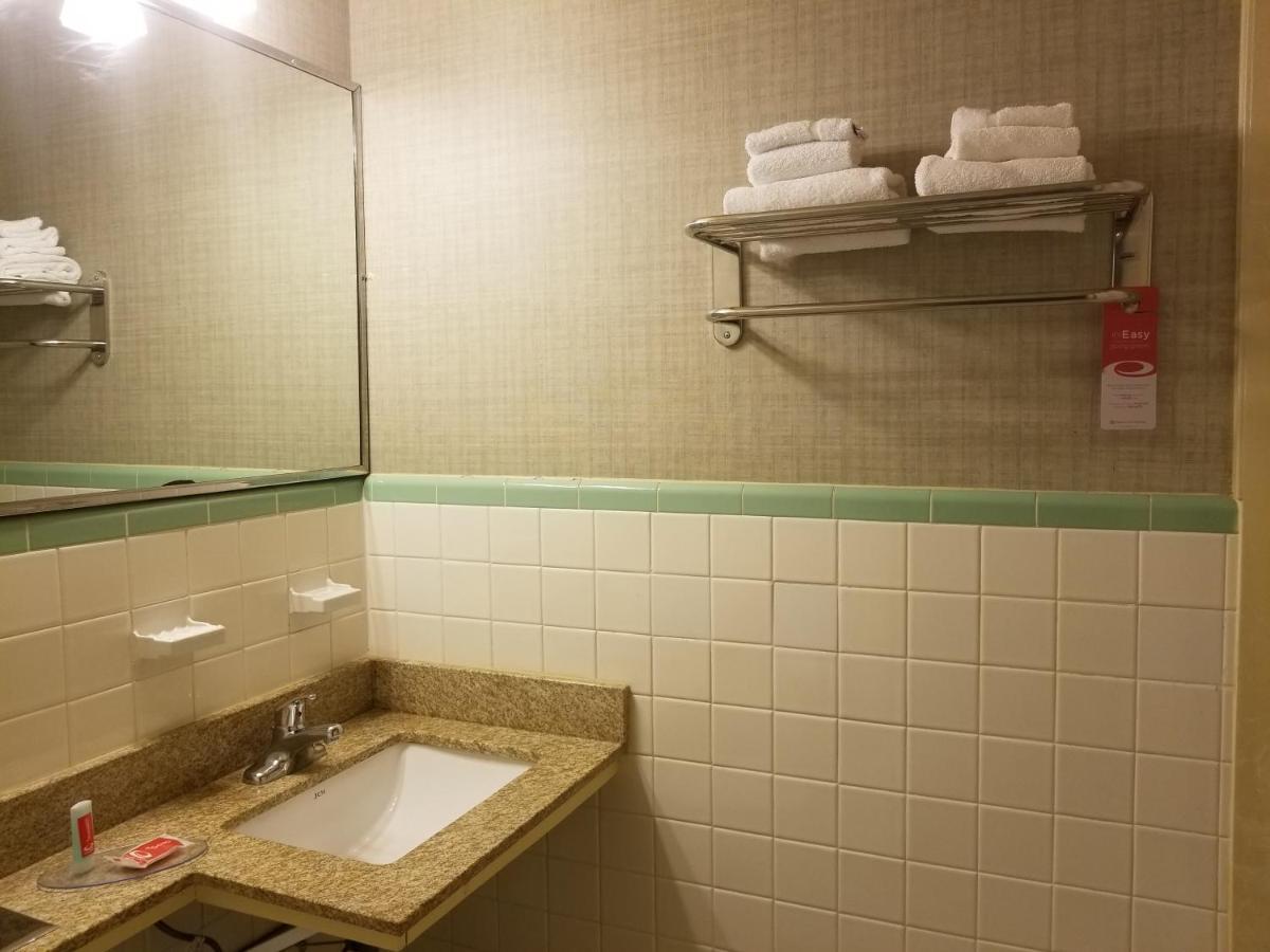 Falls Inn Newton Falls Экстерьер фото