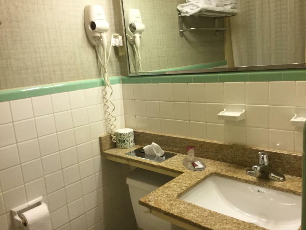Falls Inn Newton Falls Экстерьер фото