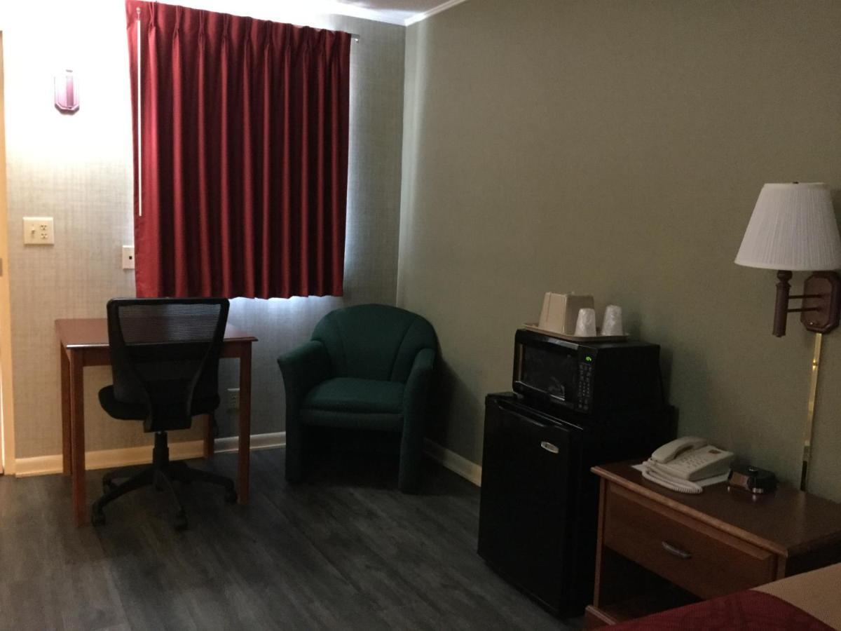 Falls Inn Newton Falls Экстерьер фото