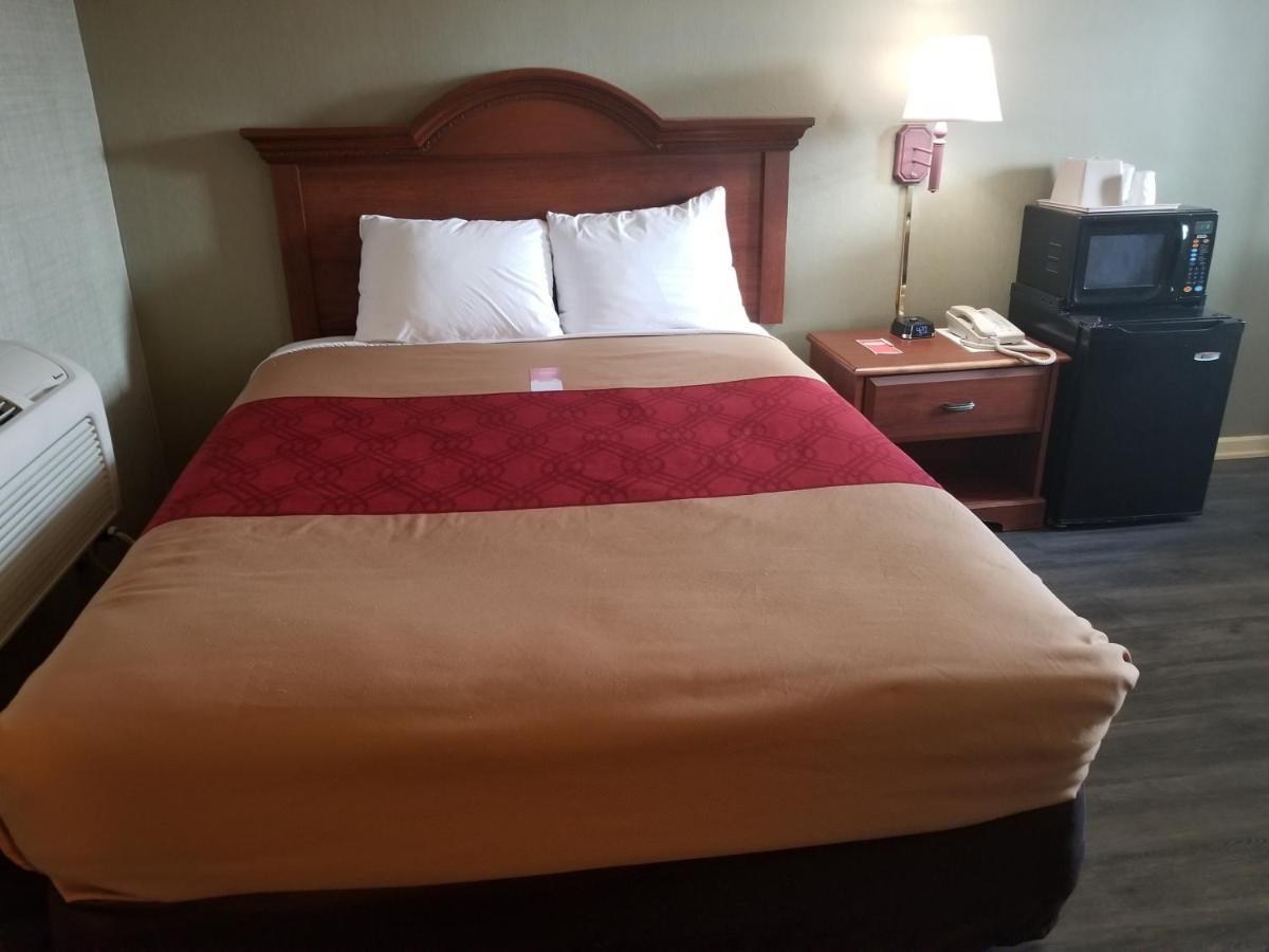 Falls Inn Newton Falls Экстерьер фото